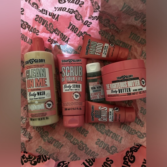 Soap and Glory gift set - Picture 3 of 4